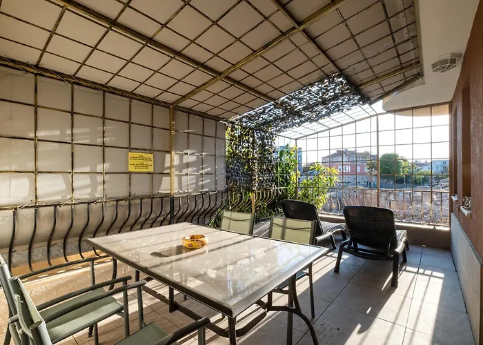 Roman Thermae 2Bdrm Sunny Apartment