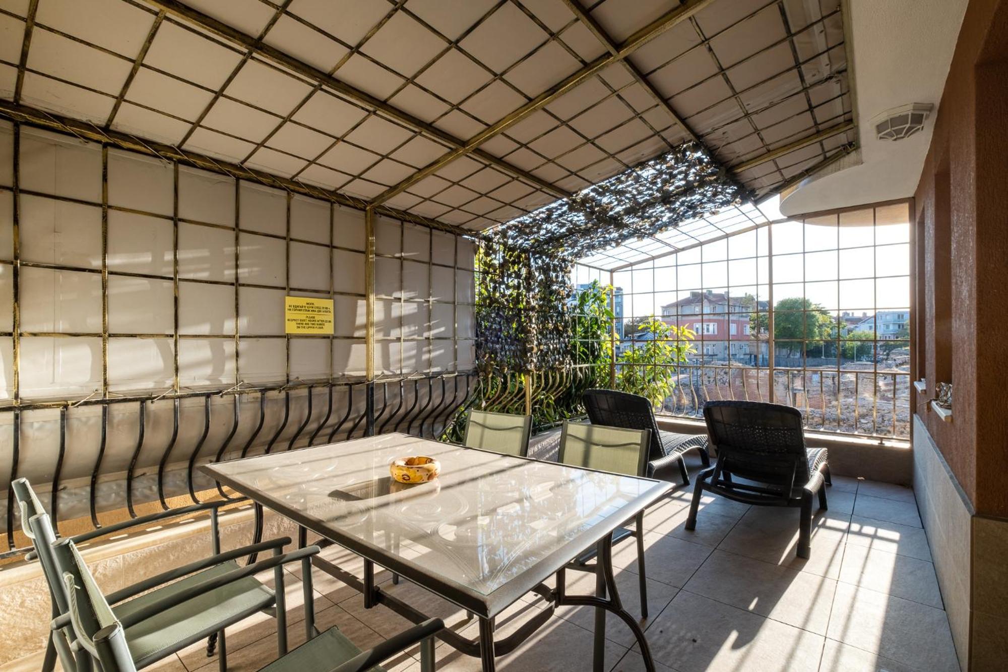 Thermae 2bdrm Sunny דירה וארנה