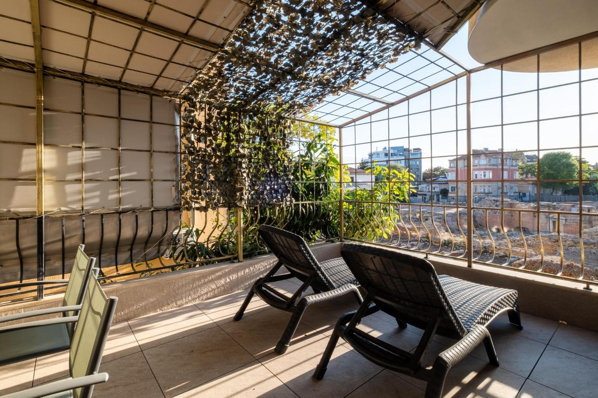 Thermae 2bdrm Sunny