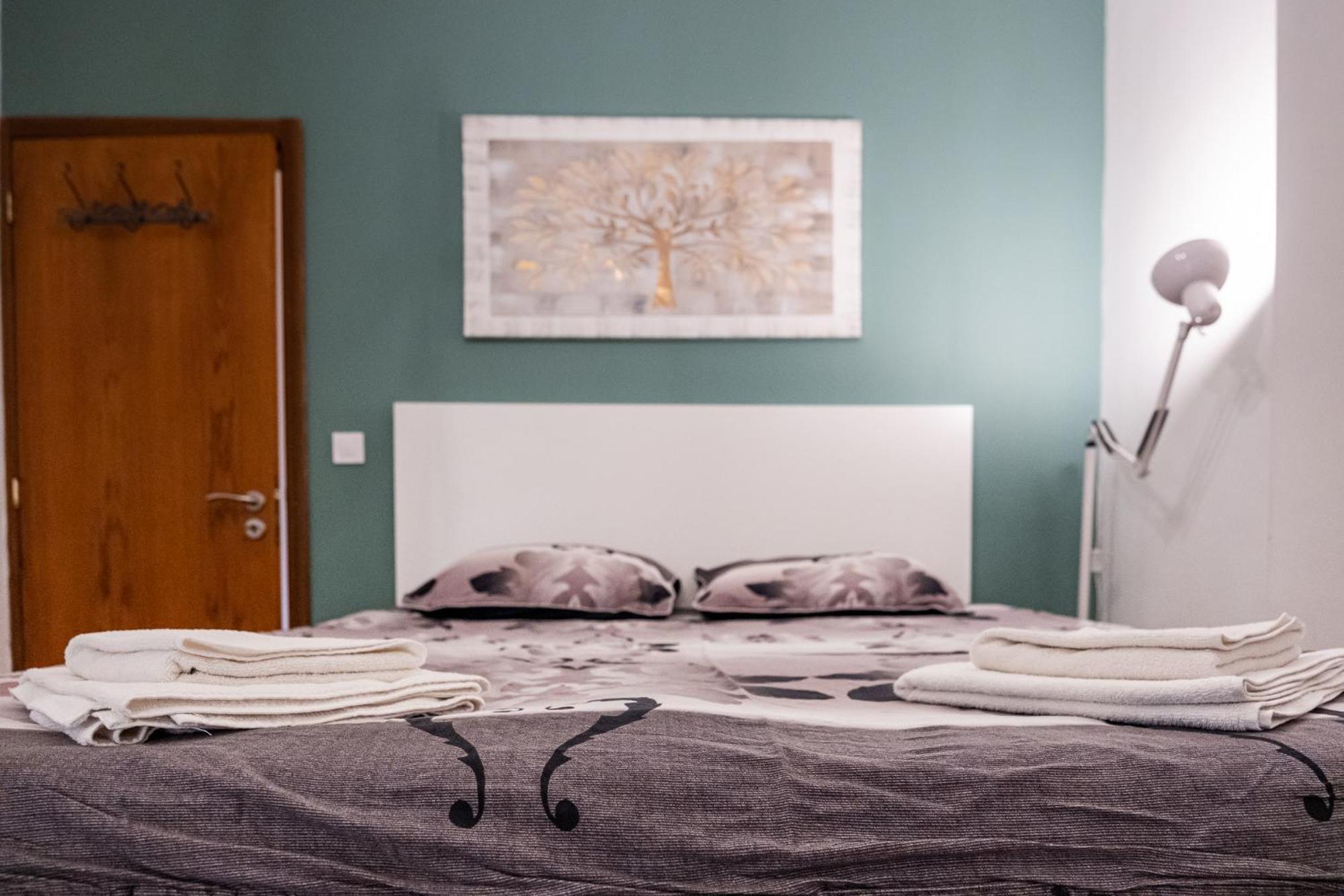 Thermae 2bdrm Sunny וארנה