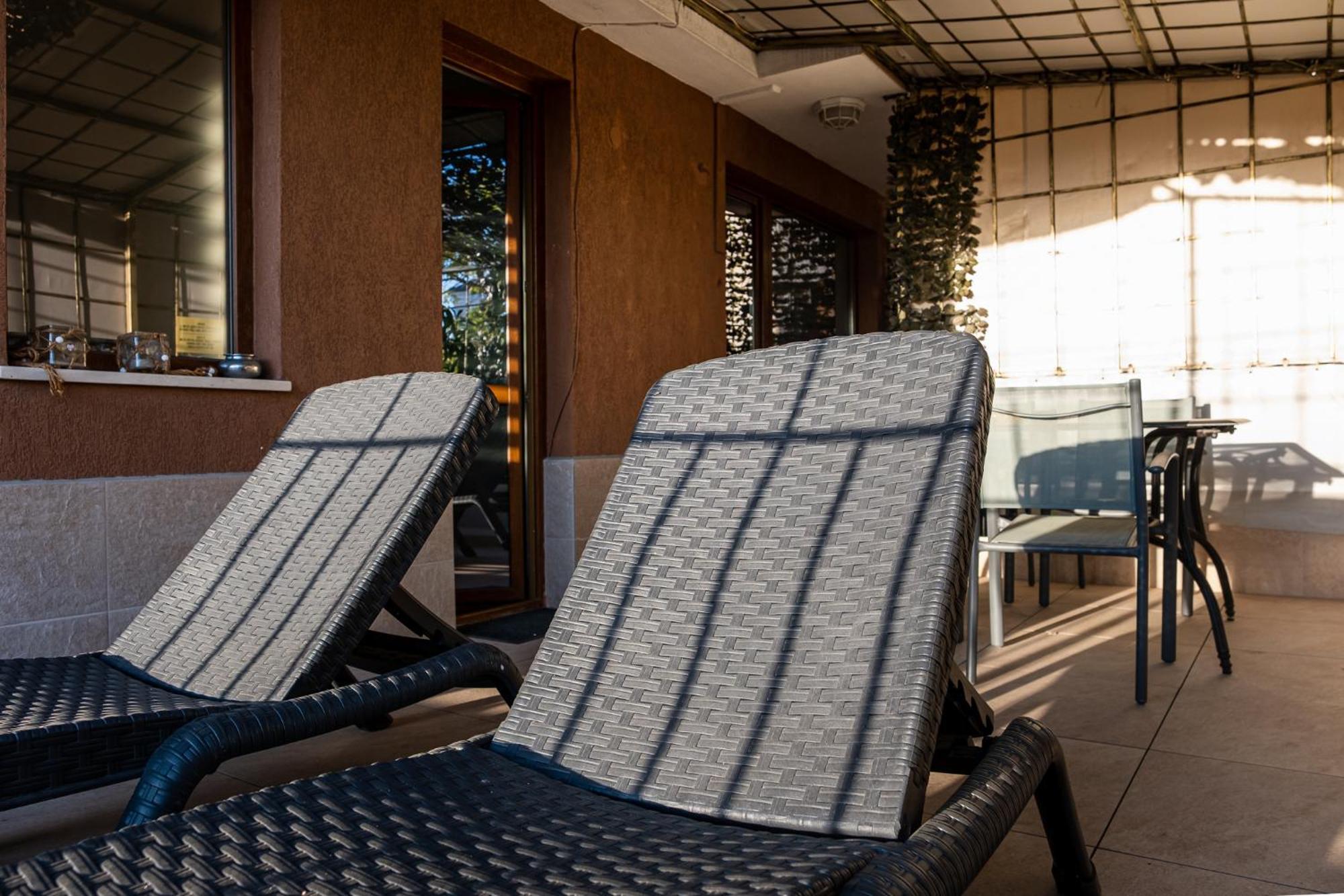 Thermae 2bdrm Sunny