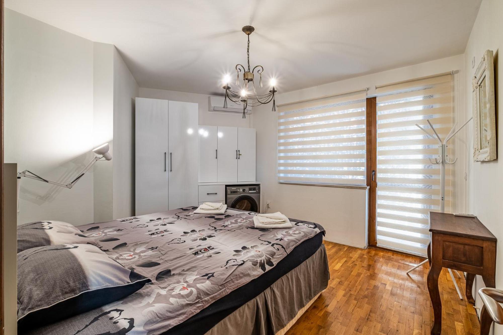Thermae 2bdrm Sunny * וארנה